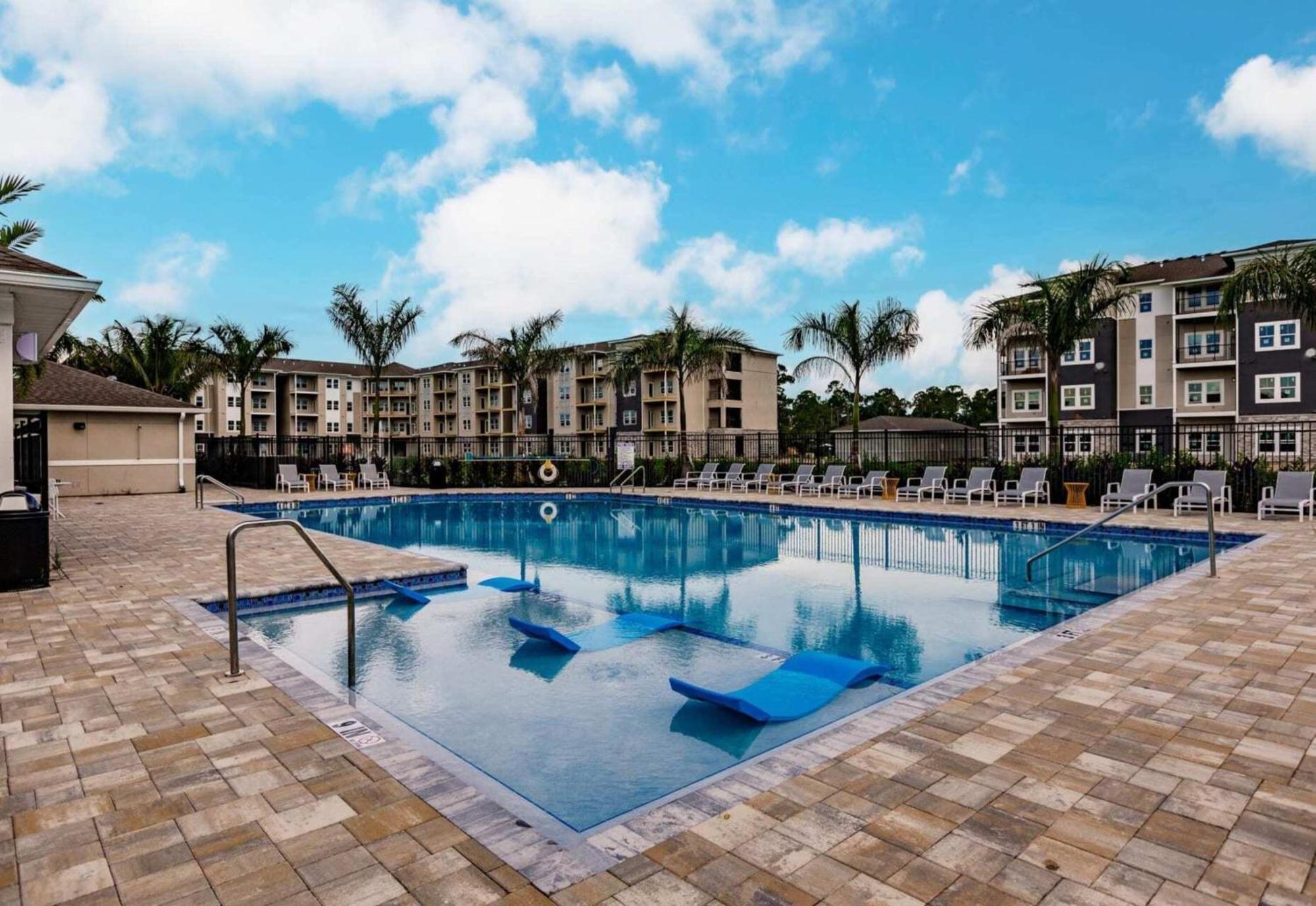 The Vantage Apartments By Barsala Cape Coral Exterior foto